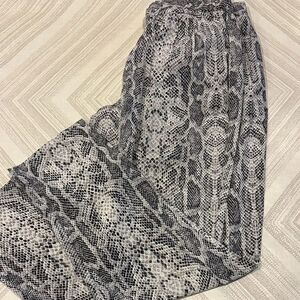 Equipment Women’s Silk Snakeskin Black & White Print Loose Fit Pants Size Small
